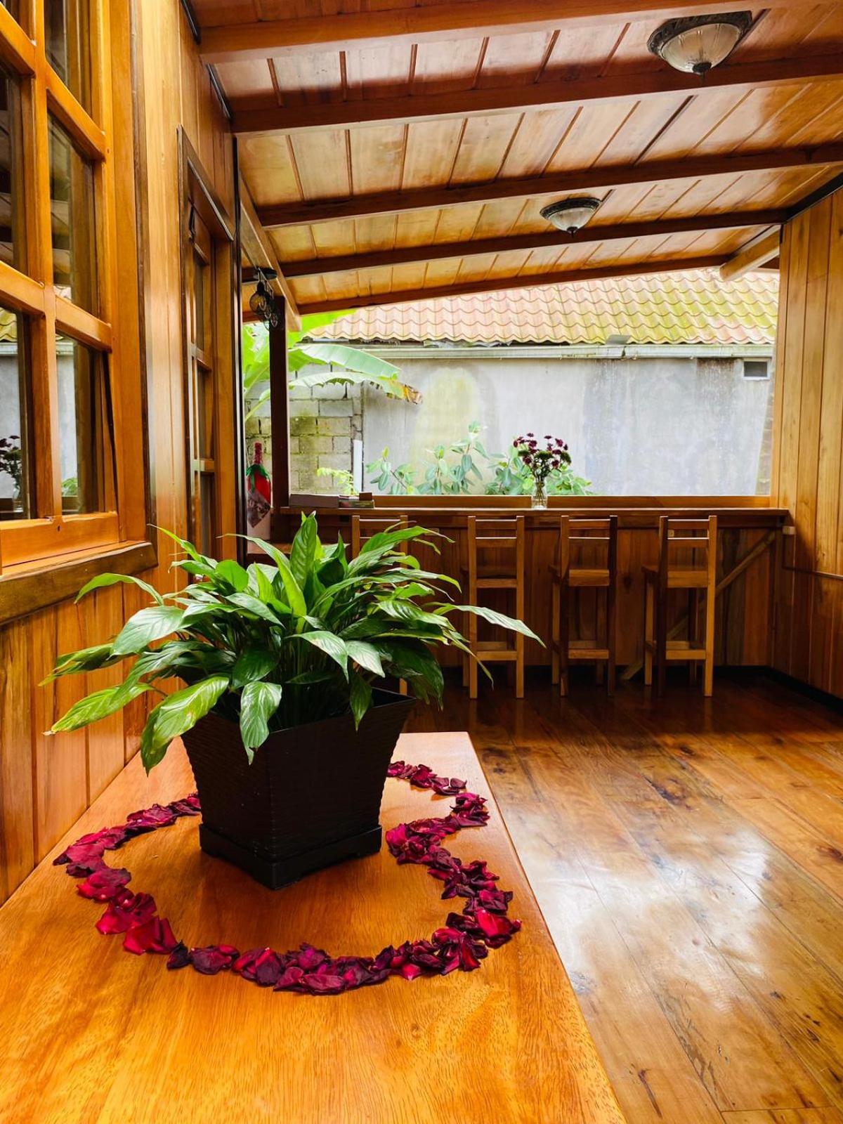 Guayabo Hostal Mindo Extérieur photo